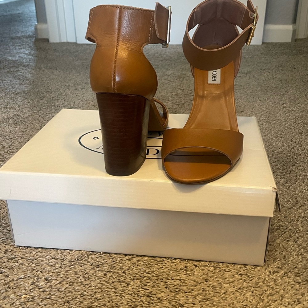 Steve Madden Tan Leather Block Heel Sandal with Ankle Buckle - Picture 3 of 4